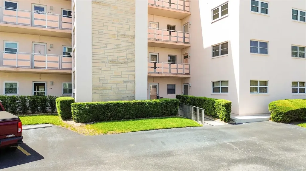 5623 80th Street N St Petersburg FL 33709