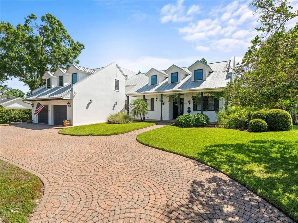 13801 Lake Village Place Tampa FL 33618
