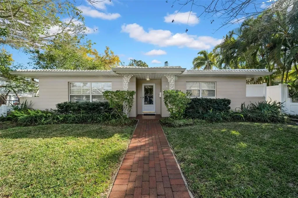 216 21st Avenue NE St Petersburg FL 33704