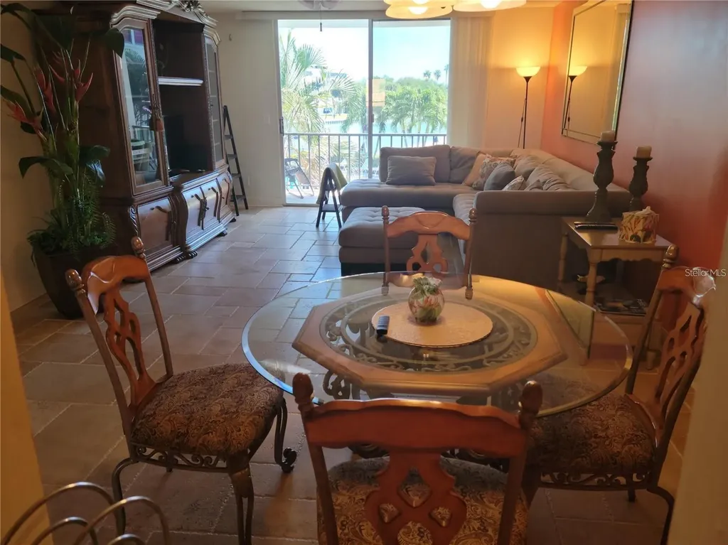 7405 Bay Island Drive S South Pasadena FL 33707