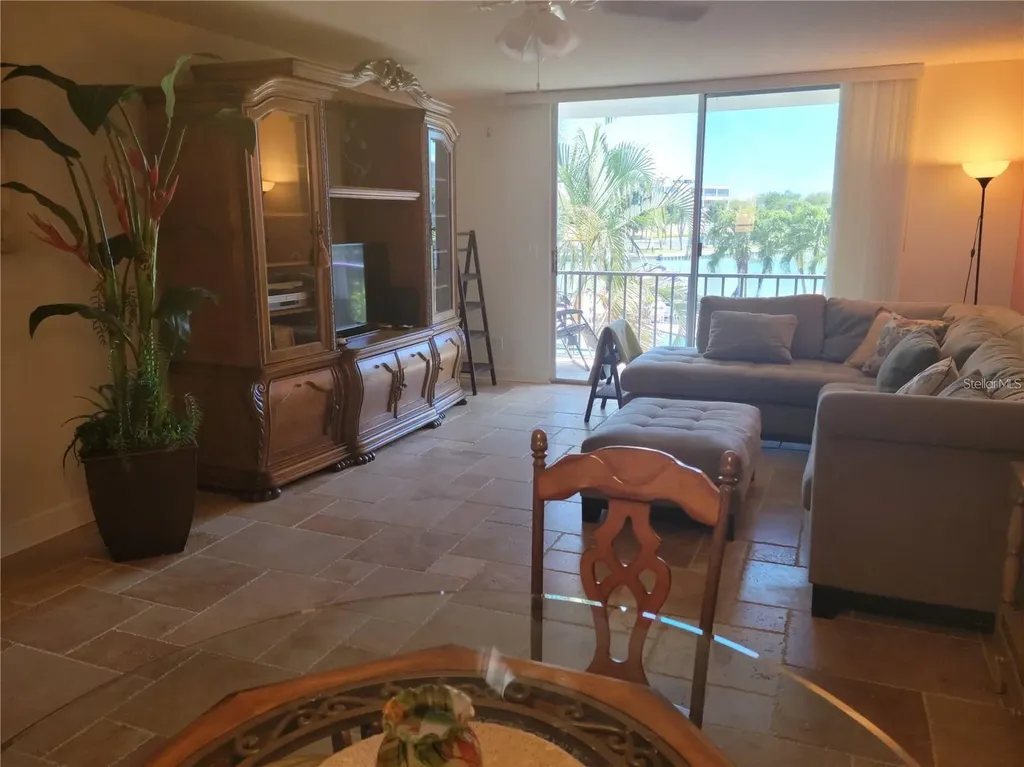 7405 Bay Island Drive S South Pasadena FL 33707