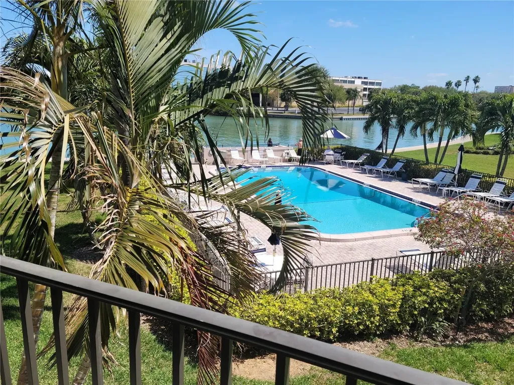 7405 Bay Island Drive S South Pasadena FL 33707