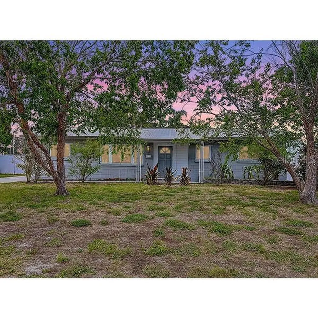 6268 39th Avenue N St Petersburg FL 33709