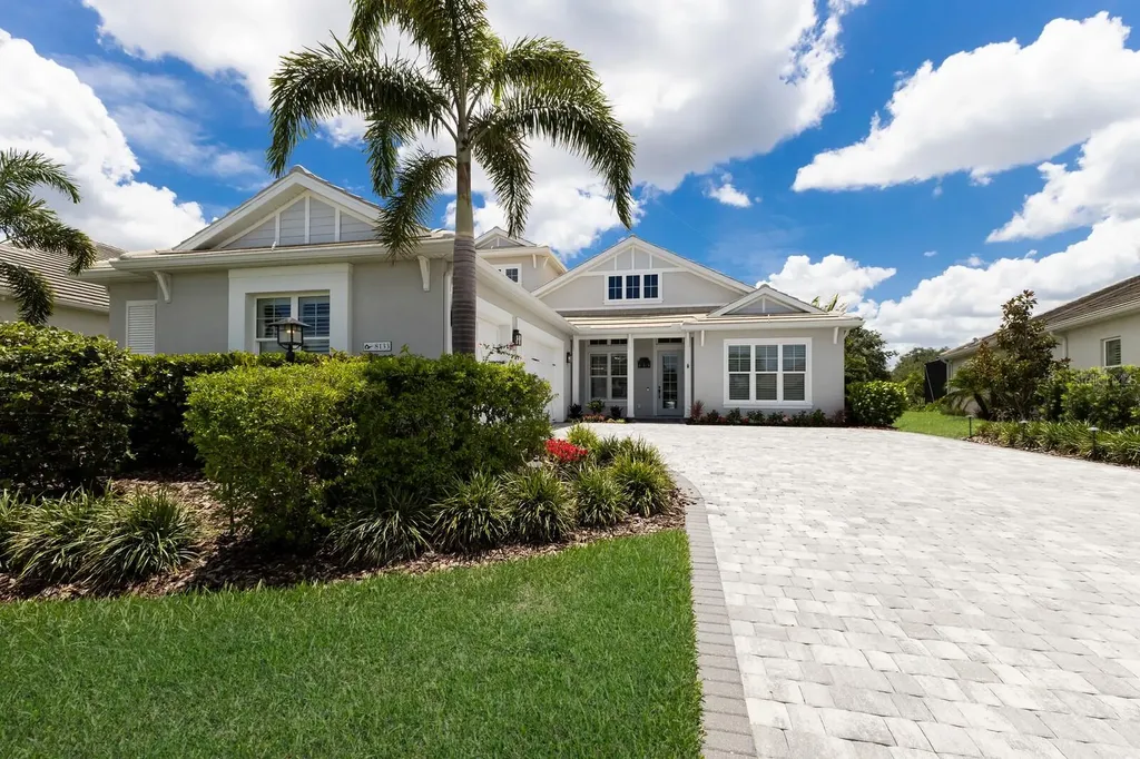 8133 Grande Shores Drive Sarasota FL 34240