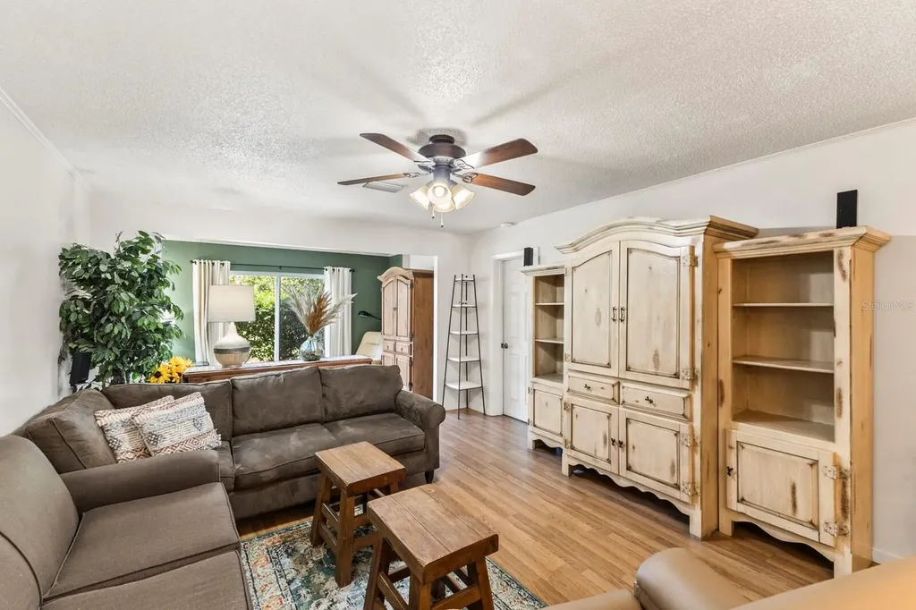 4015 Lake Bayshore Drive Bradenton FL 34205