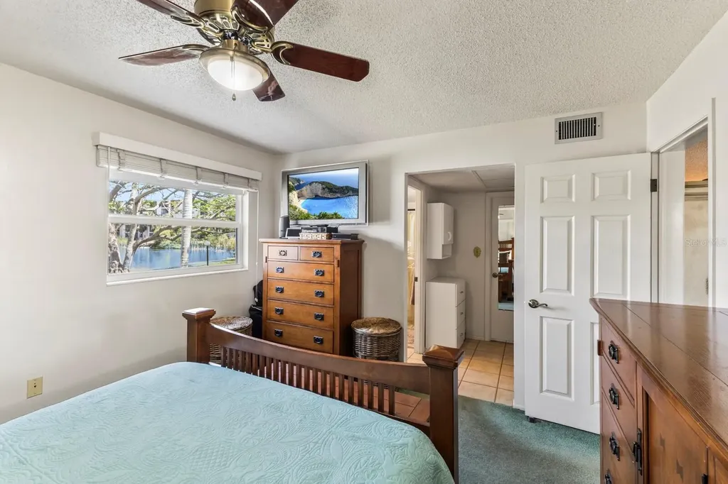 4015 Lake Bayshore Drive Bradenton FL 34205