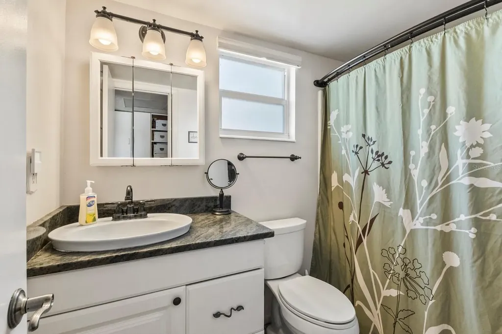 4015 Lake Bayshore Drive Bradenton FL 34205