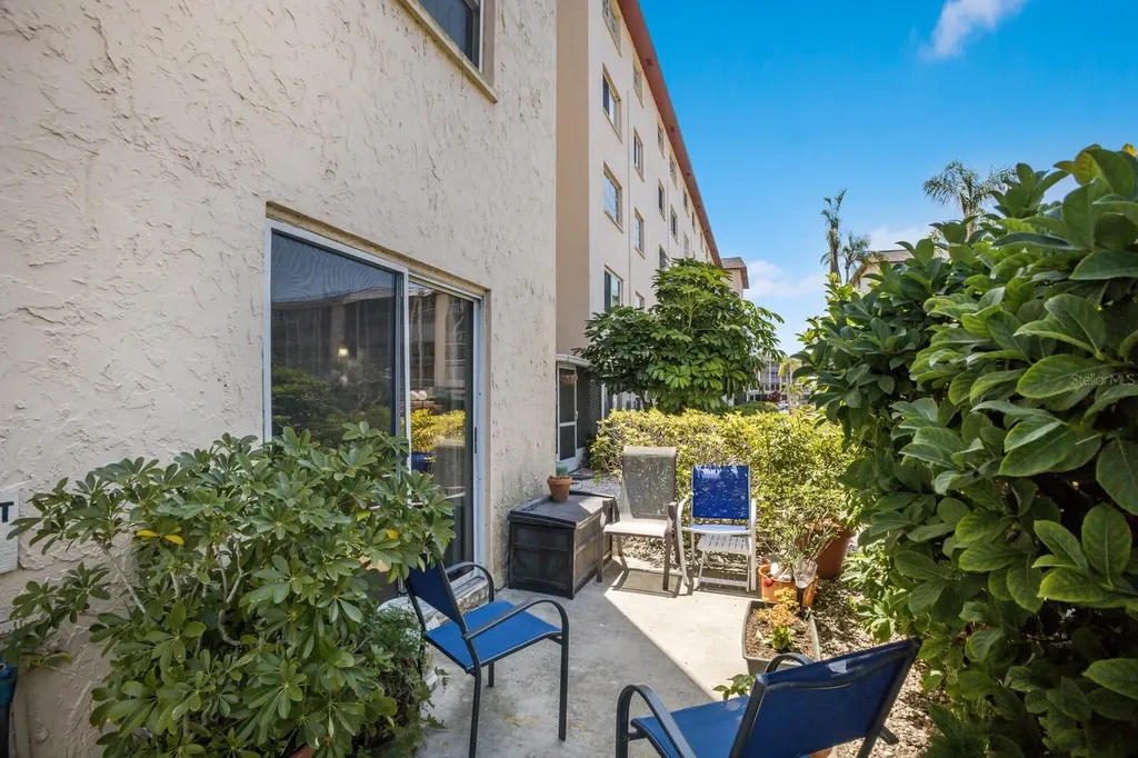 4015 Lake Bayshore Drive Bradenton FL 34205