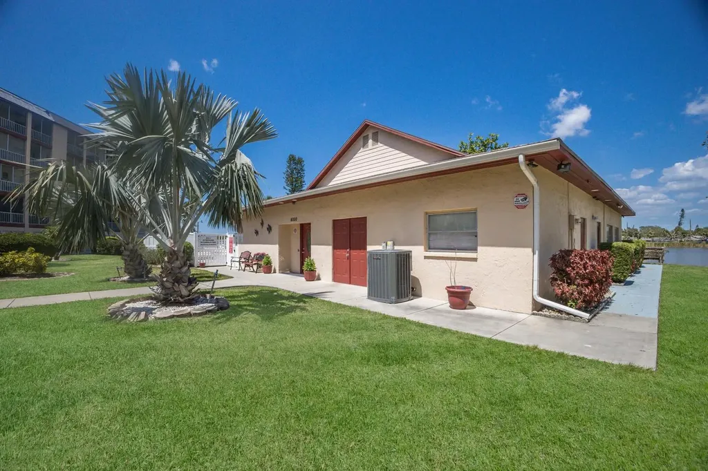 4015 Lake Bayshore Drive Bradenton FL 34205