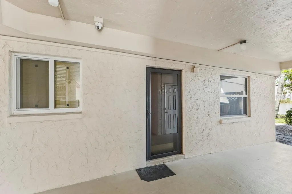 4015 Lake Bayshore Drive Bradenton FL 34205