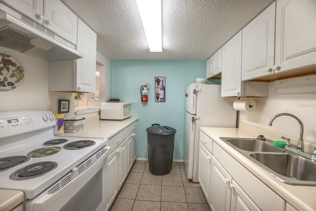 4015 Lake Bayshore Drive Bradenton FL 34205