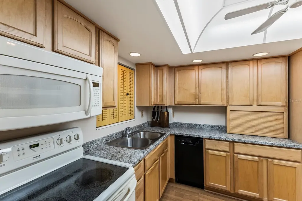 4015 Lake Bayshore Drive Bradenton FL 34205
