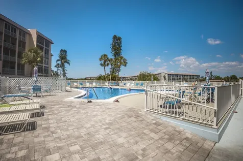 4015 Lake Bayshore Drive Bradenton FL 34205