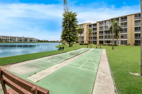 4015 Lake Bayshore Drive Bradenton FL 34205