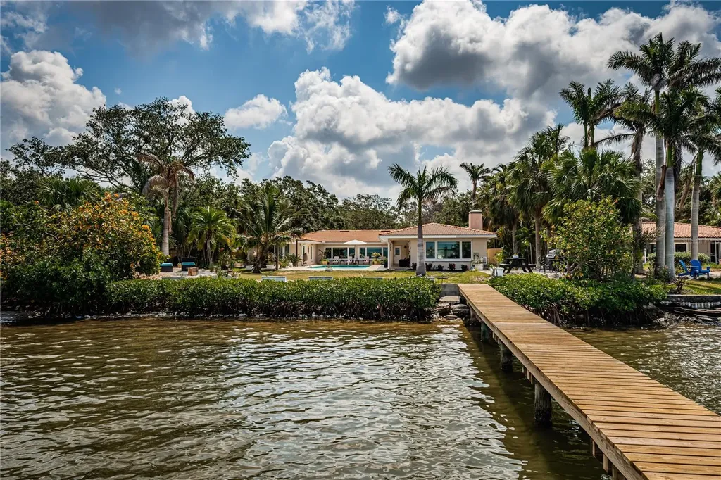 2834 Pelham Road N St Petersburg FL 33710