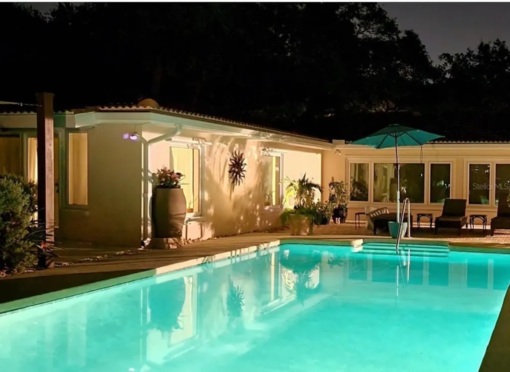 2834 Pelham Road N St Petersburg FL 33710