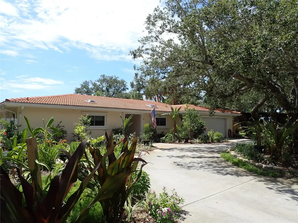 2834 Pelham Road N St Petersburg FL 33710