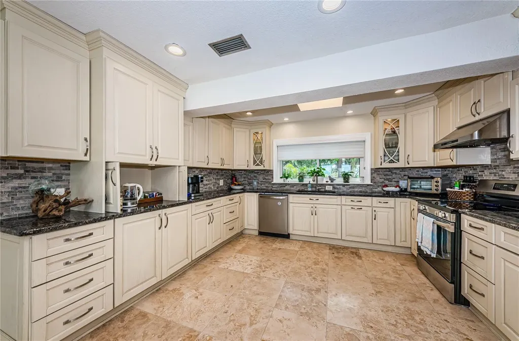 2834 Pelham Road N St Petersburg FL 33710
