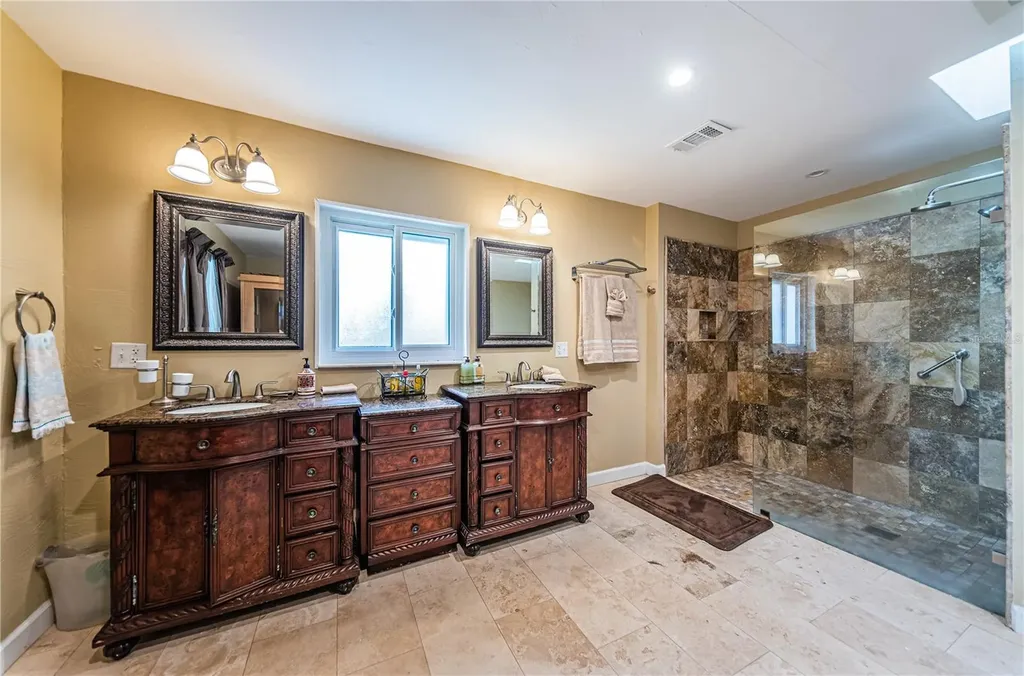 2834 Pelham Road N St Petersburg FL 33710