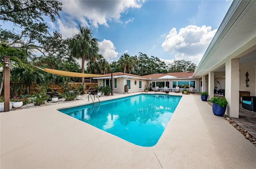 2834 Pelham Road N St Petersburg FL 33710