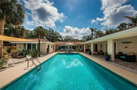 2834 Pelham Road N St Petersburg FL 33710