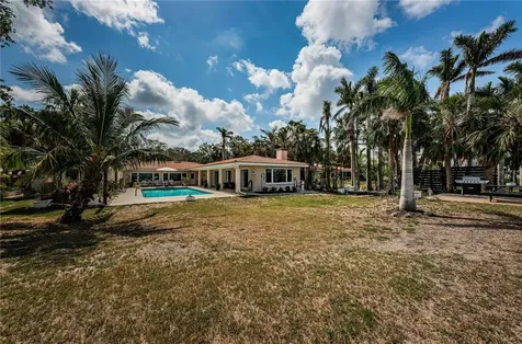 2834 Pelham Road N St Petersburg FL 33710
