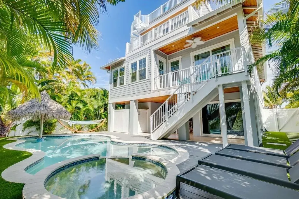 212 72nd Holmes Beach FL 34217