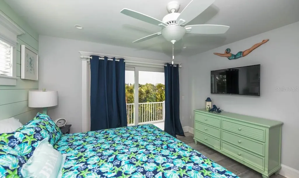 212 72nd Holmes Beach FL 34217