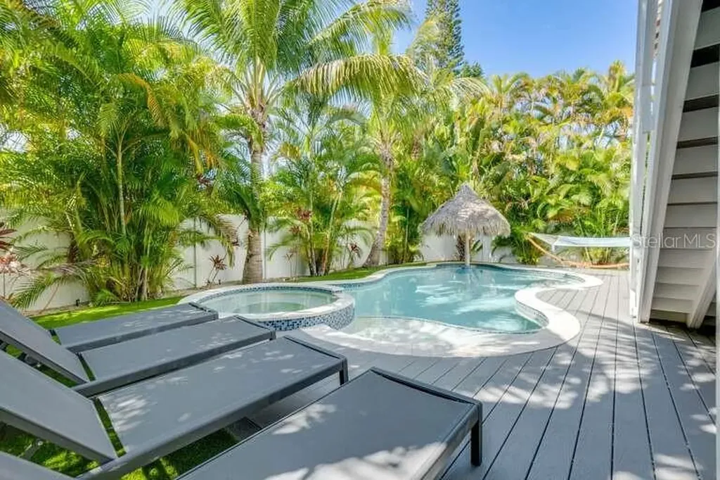 212 72nd Holmes Beach FL 34217