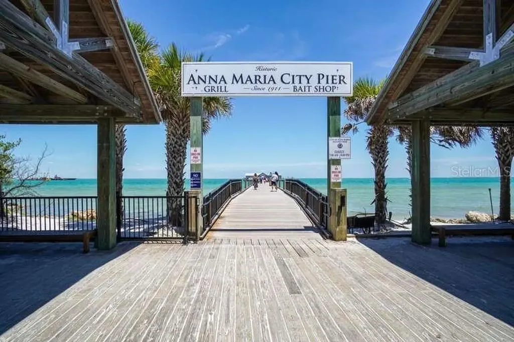 212 72nd Holmes Beach FL 34217