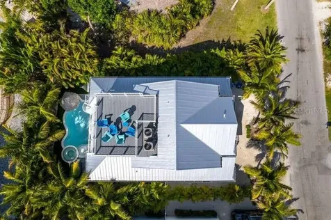 212 72nd Holmes Beach FL 34217