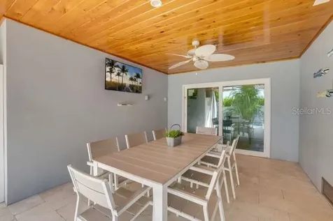 212 72nd Holmes Beach FL 34217