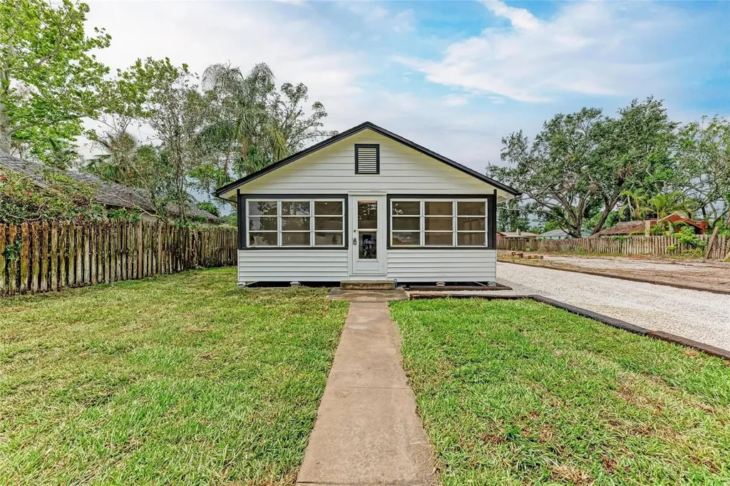 1016 38th Street W Bradenton FL 34205
