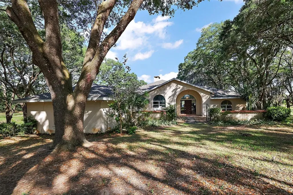27011 SE Highway 42 Umatilla FL 32784