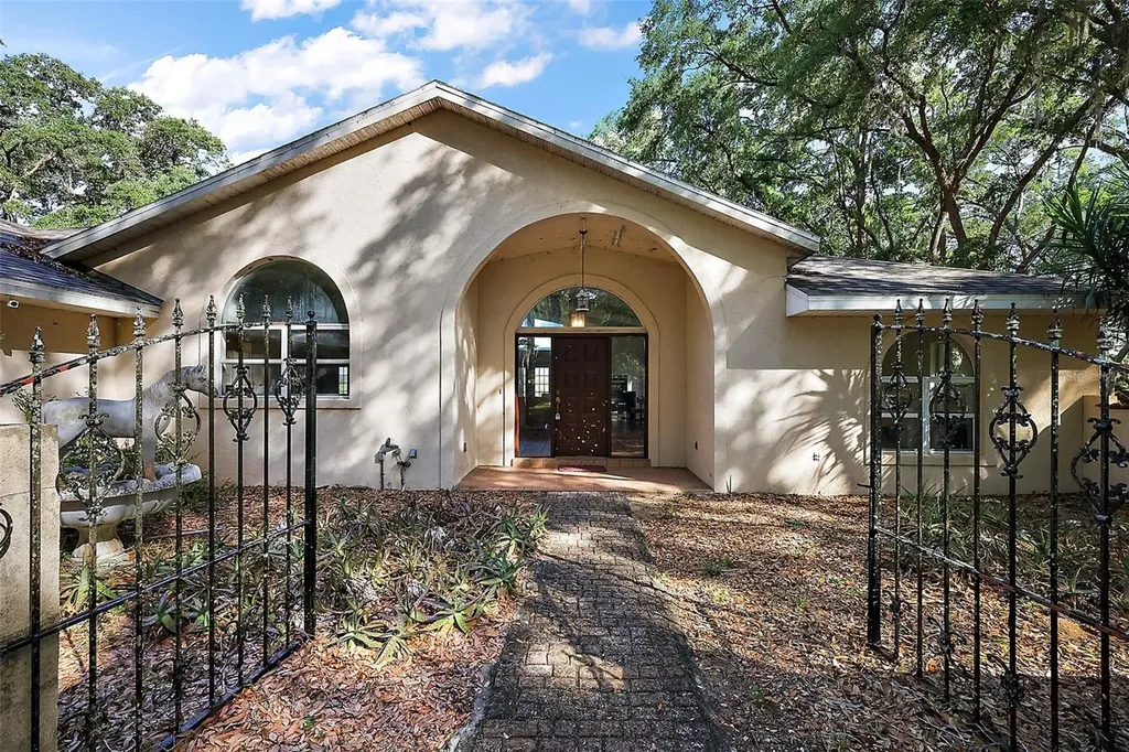 27011 SE Highway 42 Umatilla FL 32784