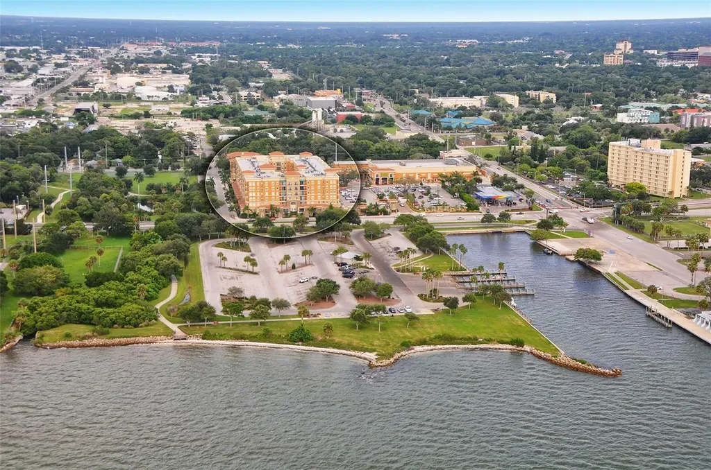 1064 N Tamiami Trail Sarasota FL 34236