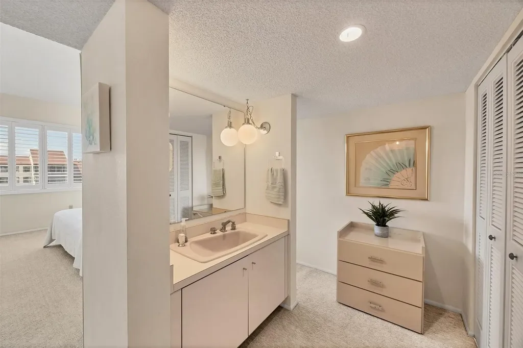 6285 Midnight Pass Road Sarasota FL 34242