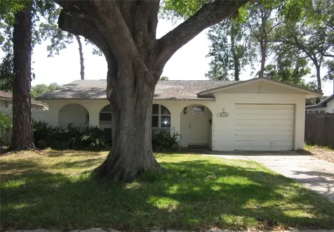 162 SW Lincoln Circle N St Petersburg FL 33703