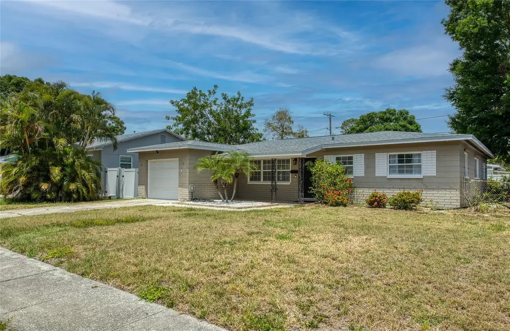 211 80th Avenue N St Petersburg FL 33702