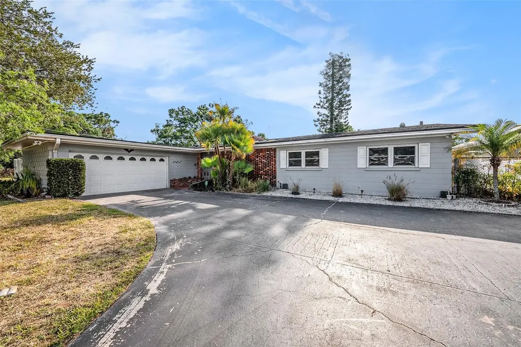 6811 N Himes Avenue Tampa FL 33614