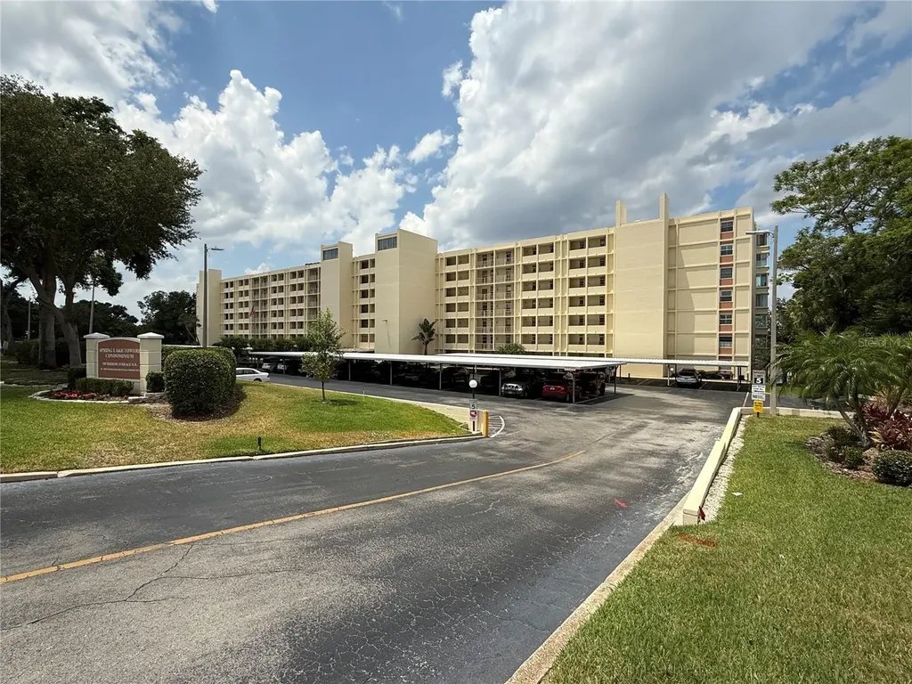 700 Mirror Terrace NW Winter Haven FL 33881