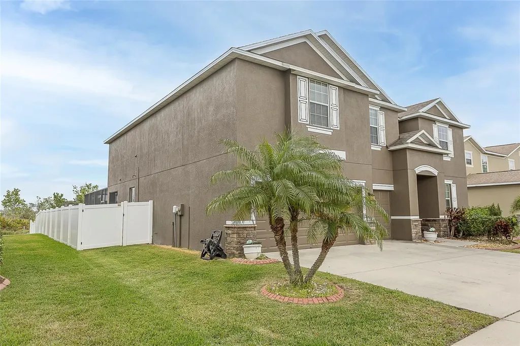 621 Washita Stone Drive Ruskin FL 33570