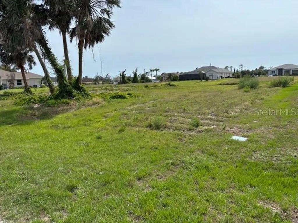 227 & 229 Tournament Road Rotonda West FL 33947