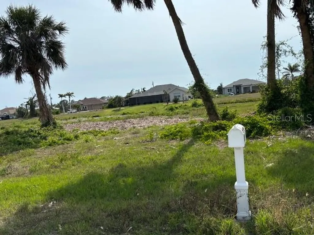 227 & 229 Tournament Road Rotonda West FL 33947