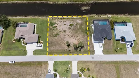 227 & 229 Tournament Road Rotonda West FL 33947