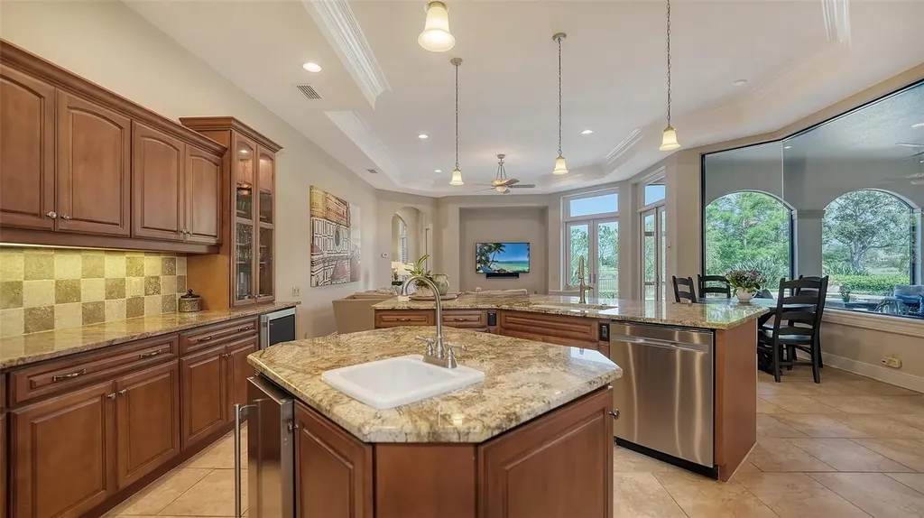 8016 Bounty Lane Bradenton FL 34202