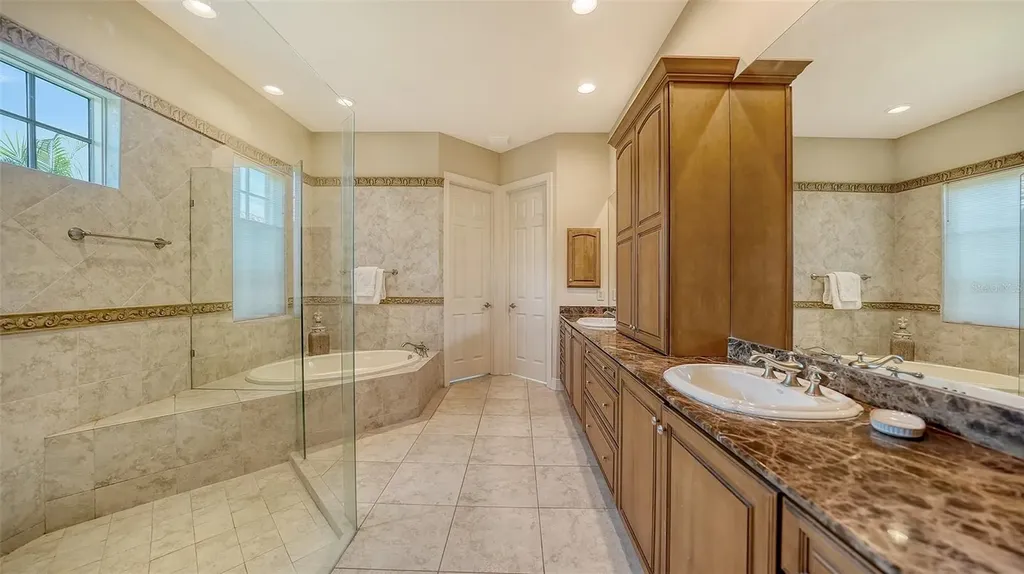 8016 Bounty Lane Bradenton FL 34202