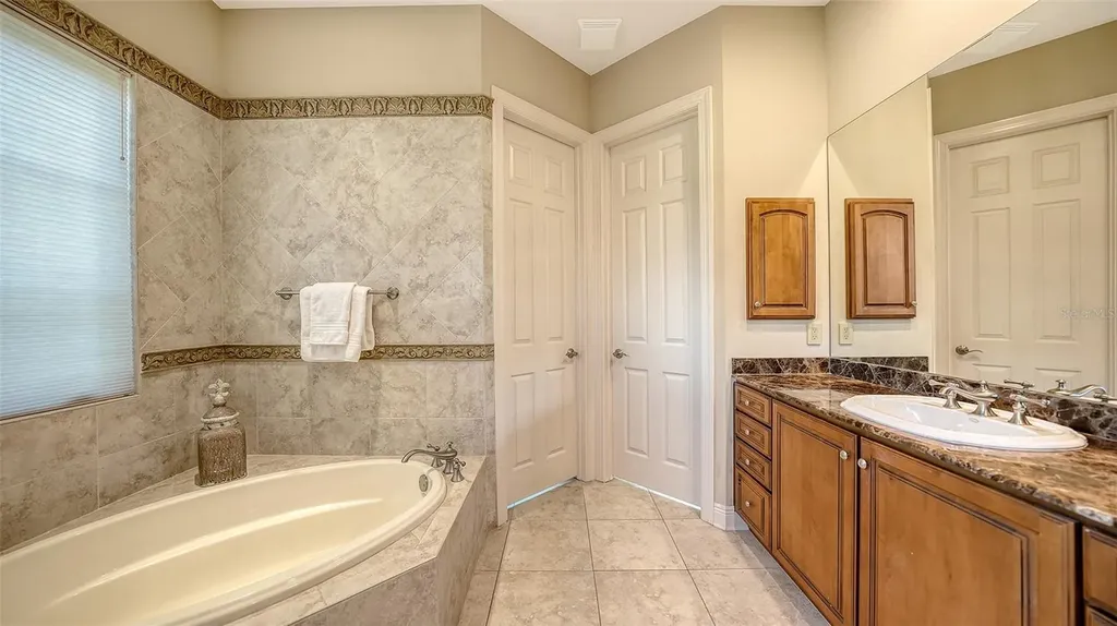 8016 Bounty Lane Bradenton FL 34202