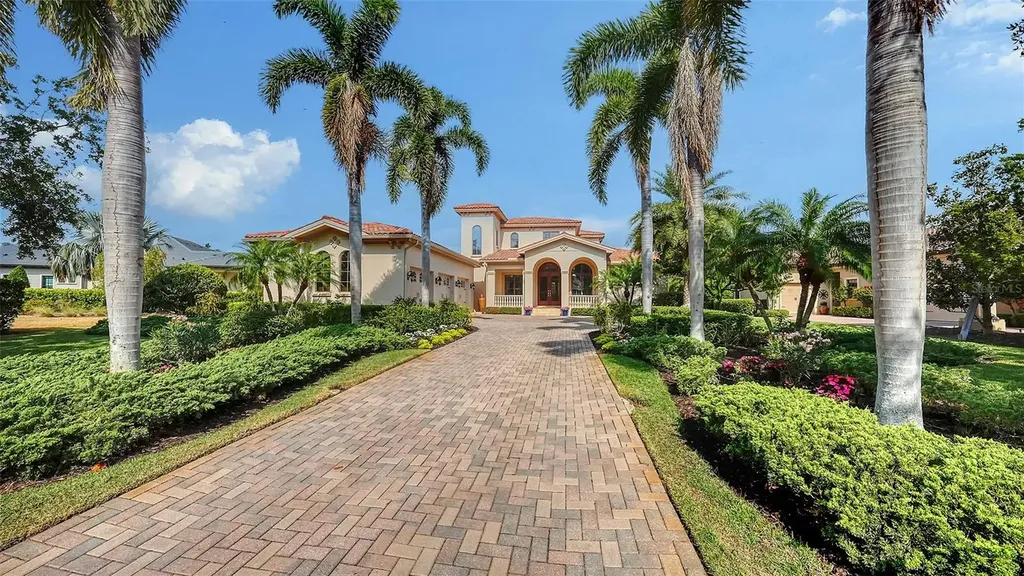8016 Bounty Lane Bradenton FL 34202