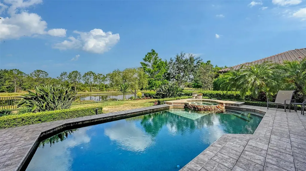 8016 Bounty Lane Bradenton FL 34202